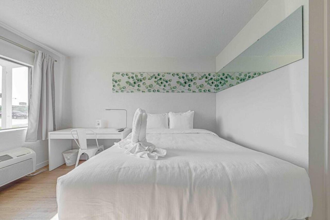Travel Lodge By Wyndham 10 Min From Disney Kissimmee Exterior foto