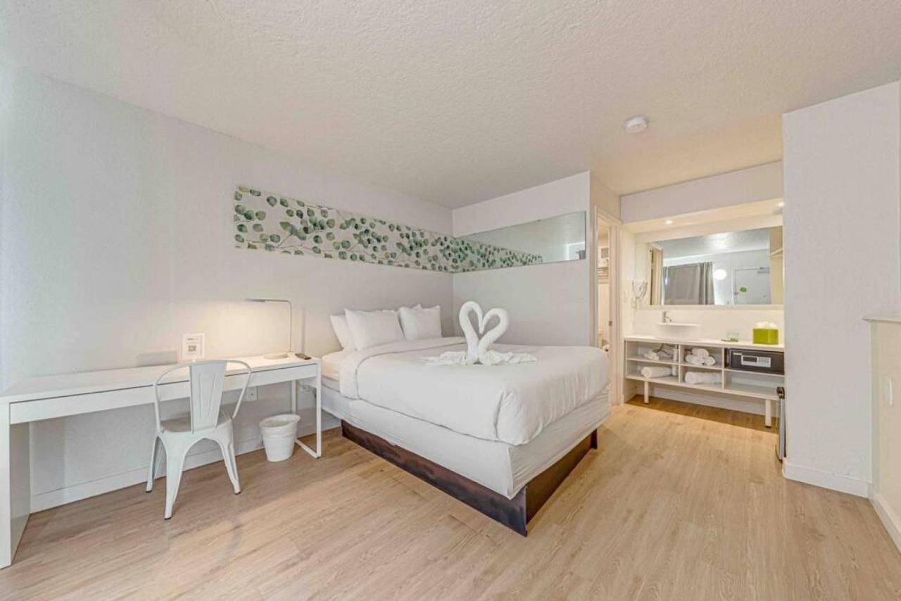 Travel Lodge By Wyndham 10 Min From Disney Kissimmee Exterior foto